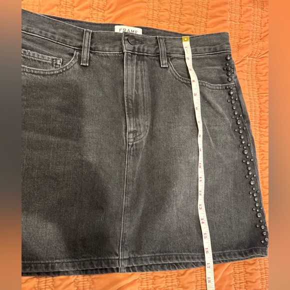 FRAME Demin Skirt with Details - Gray Wash - size 31 - Picture 8 of 9